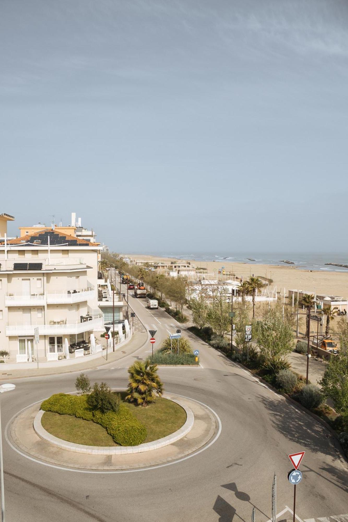 רימיני Gabbiano Apartments מראה חיצוני תמונה