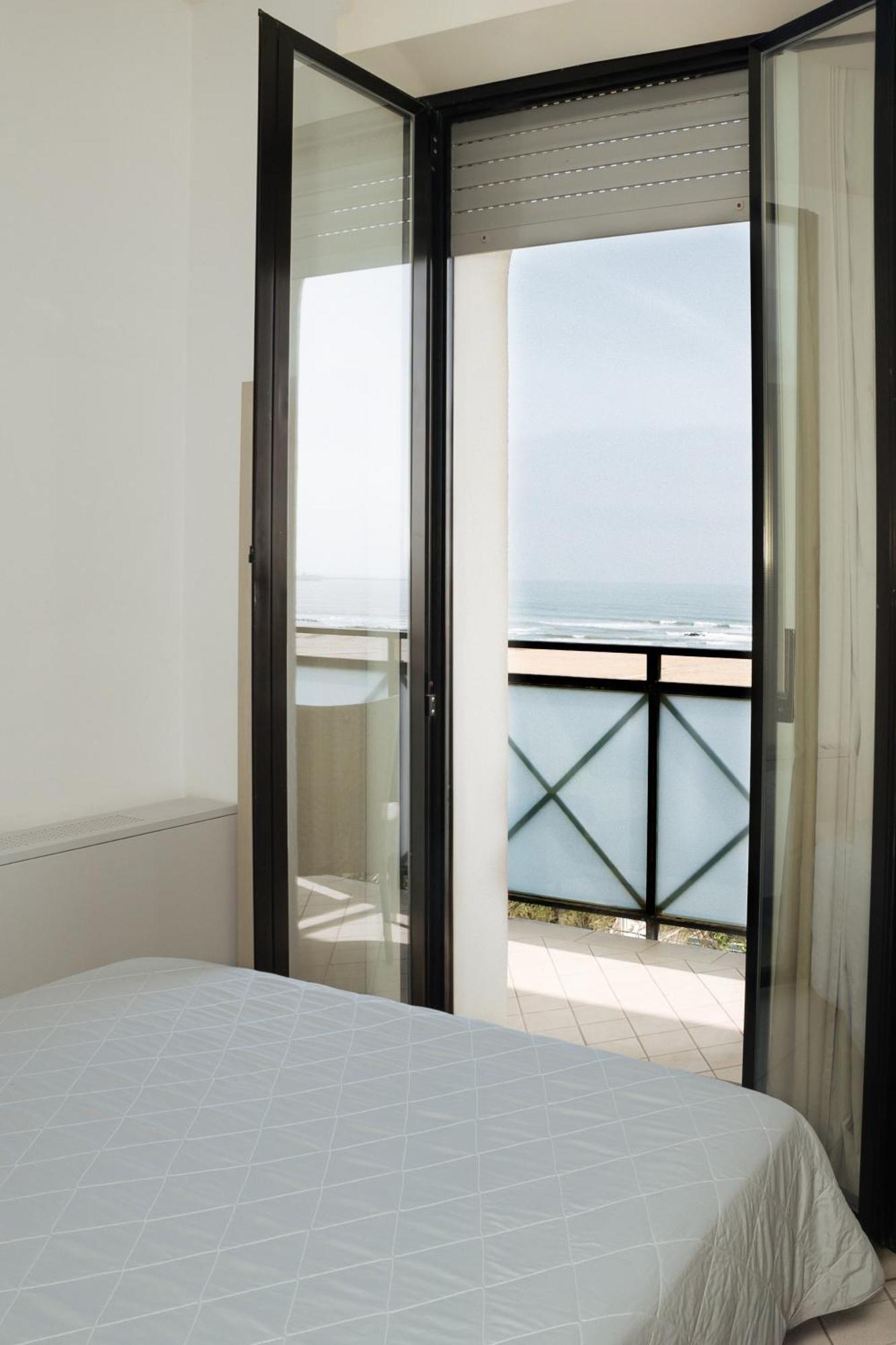 רימיני Gabbiano Apartments מראה חיצוני תמונה