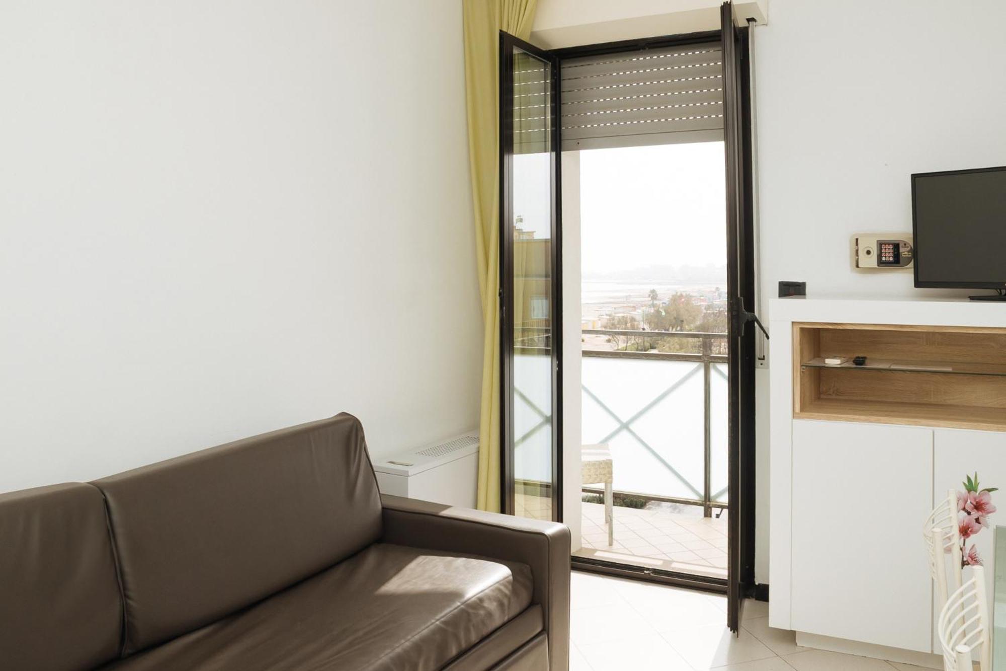 רימיני Gabbiano Apartments מראה חיצוני תמונה